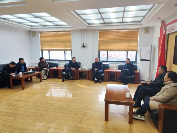 北關區(qū)常務副區(qū)長黃俊國到公司進...